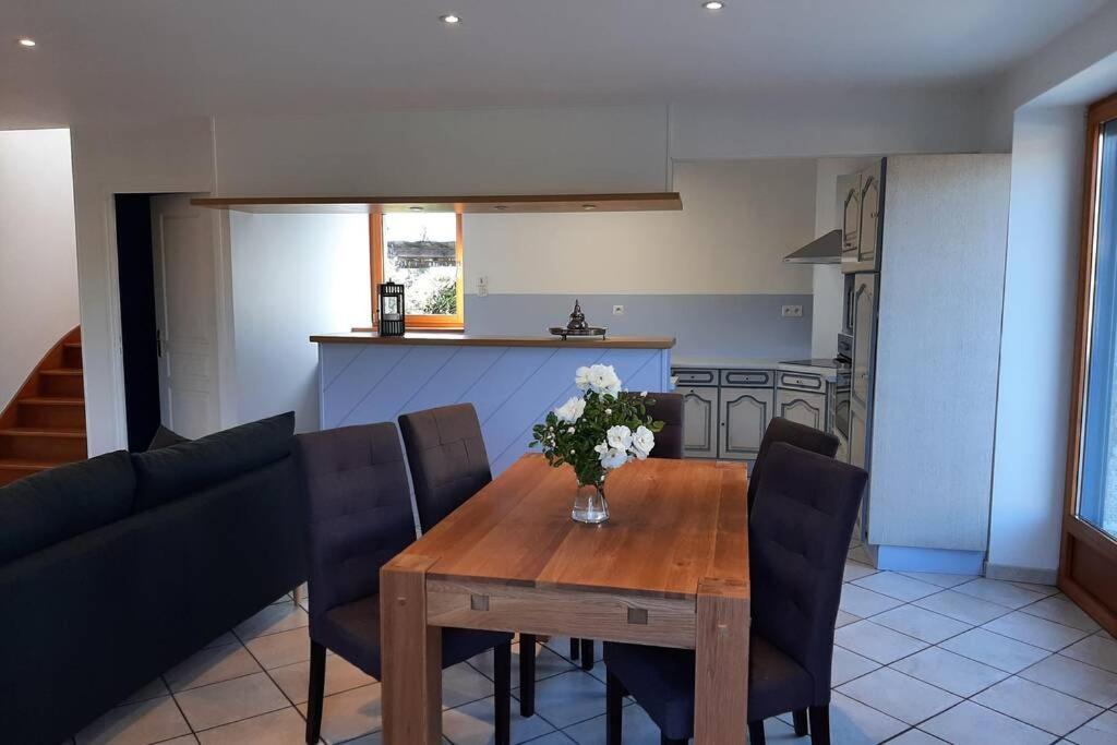 La Maison Bleue Saint-Sauveur-des-Landes Εξωτερικό φωτογραφία